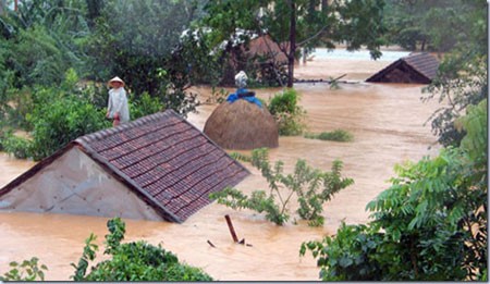 Cảnh lũ lụt thương tâm khiến cư dân mất nhà, mất cả người thân.